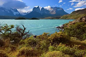 Turqoise: Cuernos del Paine - mountain scenery encompassing