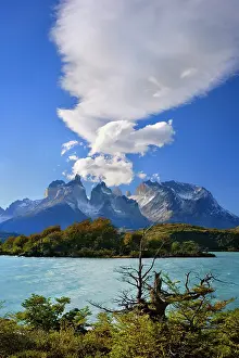 Turqoise: Cuernos del Paine - mountain scenery encompassing