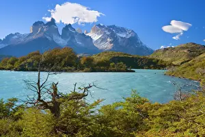 Turqoise: Cuernos del Paine - mountain scenery encompassing