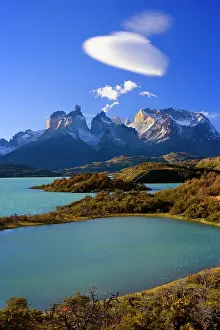 Turqoise: Cuernos del Paine - mountain scenery encompassing