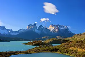 Turqoise: Cuernos del Paine - mountain scenery encompassing