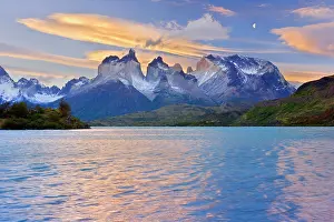 Turqoise: Cuernos del Paine - mountain scenery encompassing