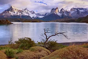 Turqoise: Cuernos del Paine - mountain scenery encompassing