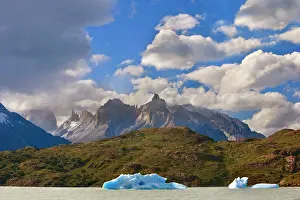 Encompassing: Cuernos del Paine - mountain scenery encompassing