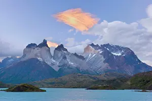 Blazing: Cuernos del Paine - peaks of Cuernos del Paine
