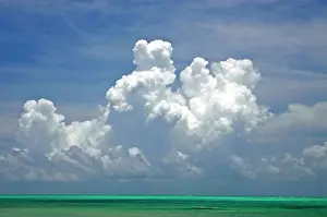 Bahama: Cumulonimbus clouds and thunderstorm approaching