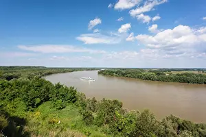 Donau: The Danube near Dunaszekcsoe, view over