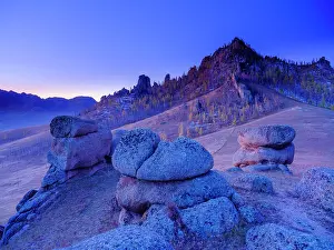 Gorkhi: Dawn, rock formations in Gorchi Terelj National
