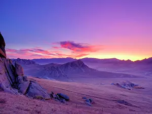 Gorkhi: Dawn, rock formations in Gorchi Terelj National