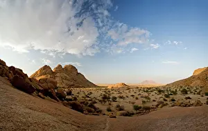 Spitzkoppe: Dawn in the Spitzkoppe Valley