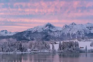 Alpine Upland: Dawn and sunrise at the wintry Forggensee in a snow-covered