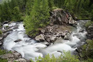 Filter: Detail of daylight long exposure of stream near