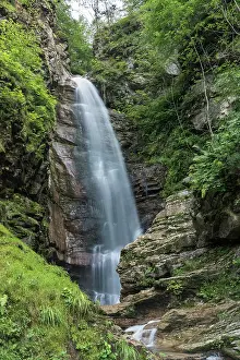 Filter: Detail of daylight long exposure of waterfall in