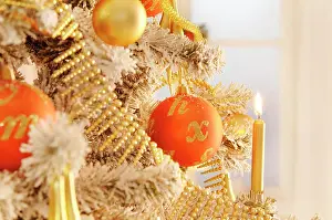 Burning: Decorated Christmas tree with candle Weihnachten