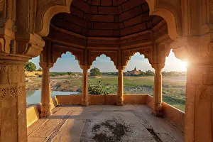 Bent: Decorated pavillion at Amar Sagar lake, Jaisalme