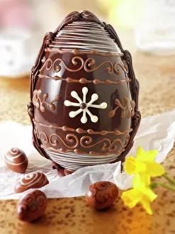 Lifes: Decorated traditional milk chocolate Easter egg