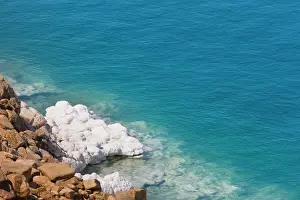 Gypsum: Deposit of salt and gypsum by the cliff