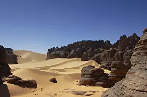 Chain: Desert landscape, Tin Akascheker, Algeria, rock