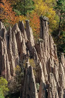 Adige: Detailed picture of the famous earth pyramids near