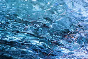 Line: Details of the ice in the glacial cave in the Breidamerkurjo