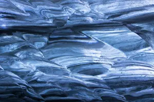 Line: Details of the ice in the glacial cave in the Breidamerkurjo