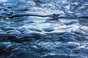 Line: Details of the ice in the glacial cave in the Breidamerkurjo