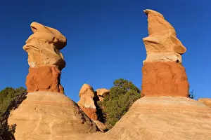 Differently: Devil's Garden - petrified sand dunes, Hoodoos