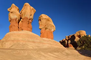 Differently: Devil's Garden - petrified sand dunes, Hoodoos