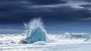 Waves: Diamond Beach, iceberg in the surf