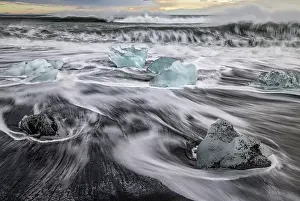 Surf: Diamond Beach surf, Iceland