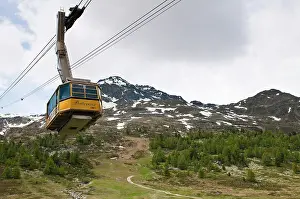 Cable: Diavolezza Peak, Switzerland. Cable car