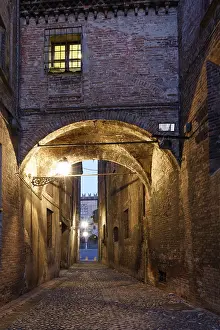 Mantua: DIG, Geografie, Lombardei, Mantua, Vicolo Bonacolsi