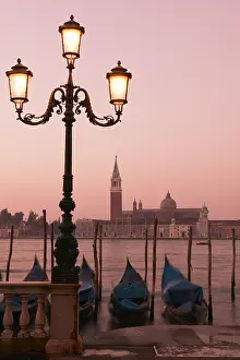 Moored: DIG, geography / travel, Italy, Gondolas moored