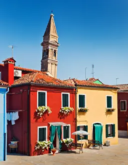 Nomadic: DIG, geography / travel, Italy, The lean of one