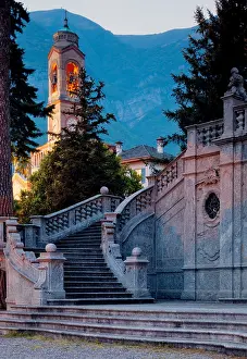 Steps: DIG, geography / travel, Italy, Orange light glows