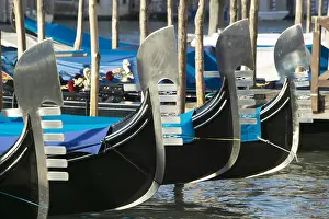 Canal: DIG, geography / travel, Italy, Prows of moored