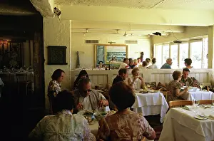 Pavilion: Diners at the Bathers Pavilion Balmoral Beach