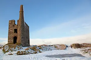 Ding: Ding Dong mine - engine house - in snow