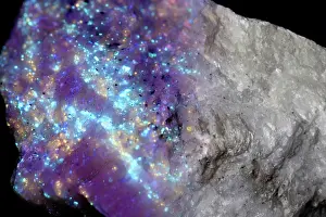 Composite: Diopside in UV light and white light