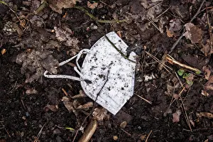 Nose: Discarded FFP2 masks lying in nature, taken in Berlin