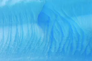 Lemaire: Dispersion of light in an iceberg in the Lemaire