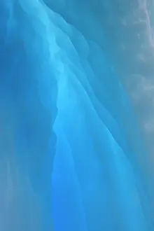 Lemaire: Dispersion of light in an iceberg in the Lemaire