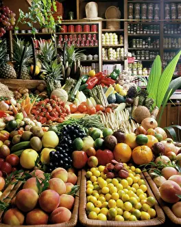 Grocery: Display of fruit of vegetables in Grocery Store