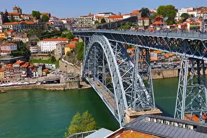 Douro: The Dom Luis I metal arch bridge over the Douro