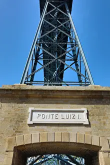 Douro: The Dom Luis I metal arch bridge over the Douro
