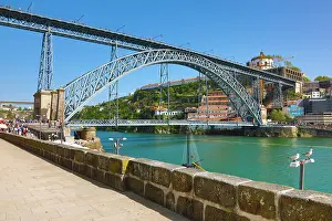 Douro: The Dom Luis I metal arch bridge over the Douro
