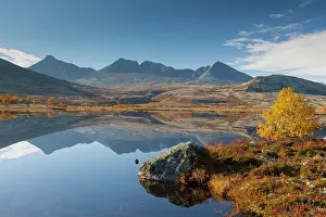 Oppland: Doralen autumn Mount Digerronden reflection in lake Dora