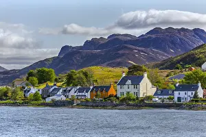 Lochaber: Dornie - town of Dornie with picturesque houses