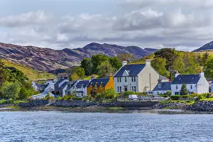 Lochaber: Dornie - town of Dornie with picturesque houses