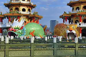 Tower: Dragon and Tiger Pagodas Temple at Lotus Pond in Kaohsiung